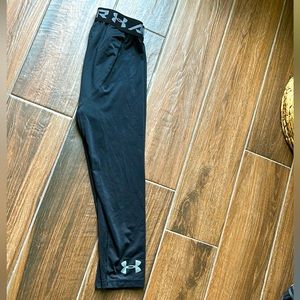 Under armor cropped boys leggings. Size medium